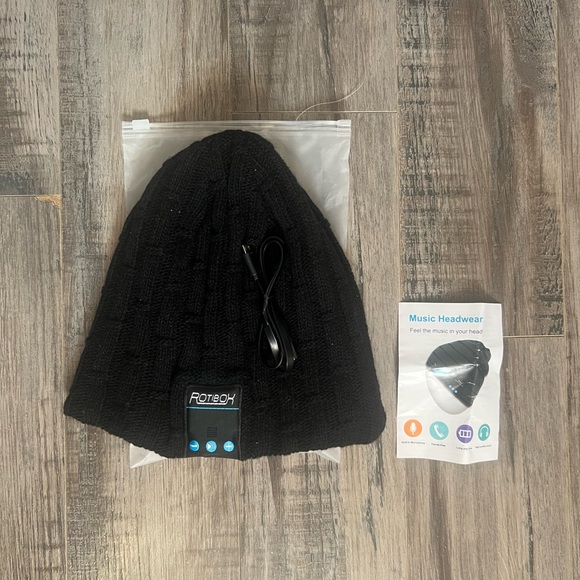 Bluetooth Beanie Hat with Wireless Stereo Over Ear Headphones - Picture 3 of 3